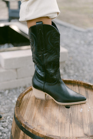 Black Hanan Classic Cowgirl Boots