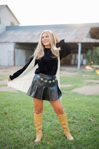 Black Quinn Velvet Top | Select Trends Boutique