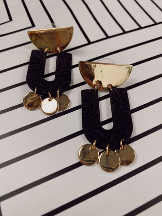 Black/Gold Textured U Drops | Select Trends Boutique