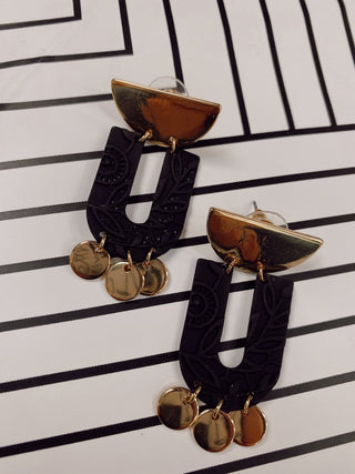 Black/Gold Textured U Drops | Select Trends Boutique