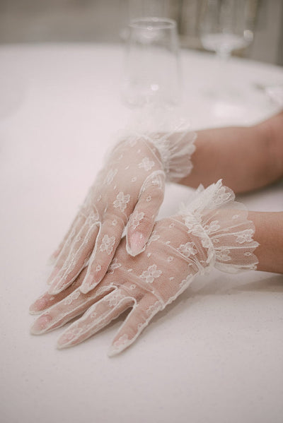 Cream Ruffle Lace Gloves