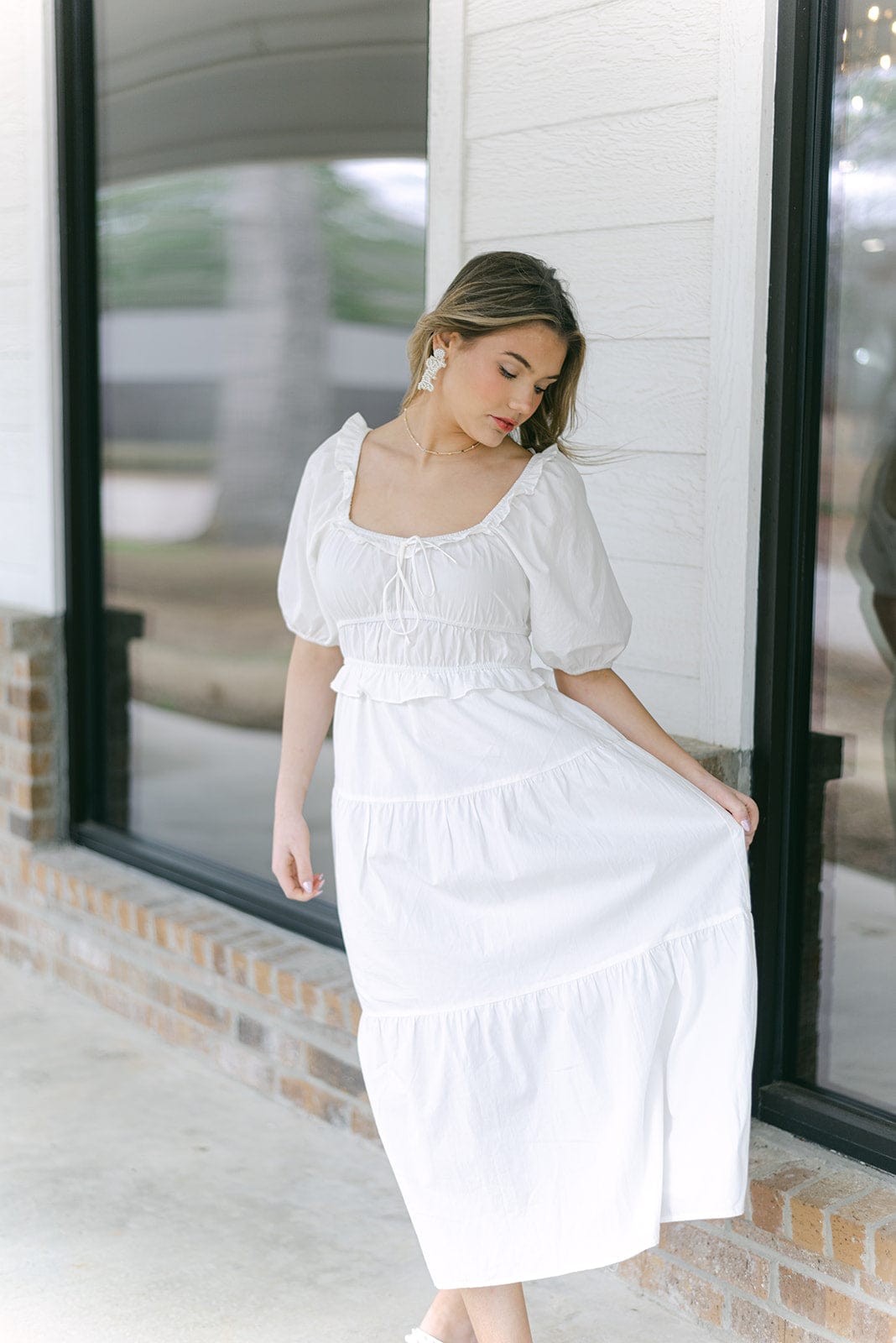 White puff orders sleeve midi dress